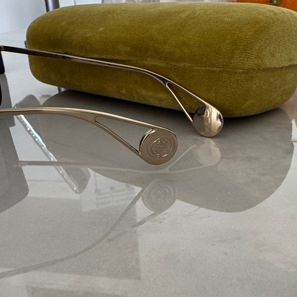 Gucci Black Oversized Sunglasses - Picture 3 of 5